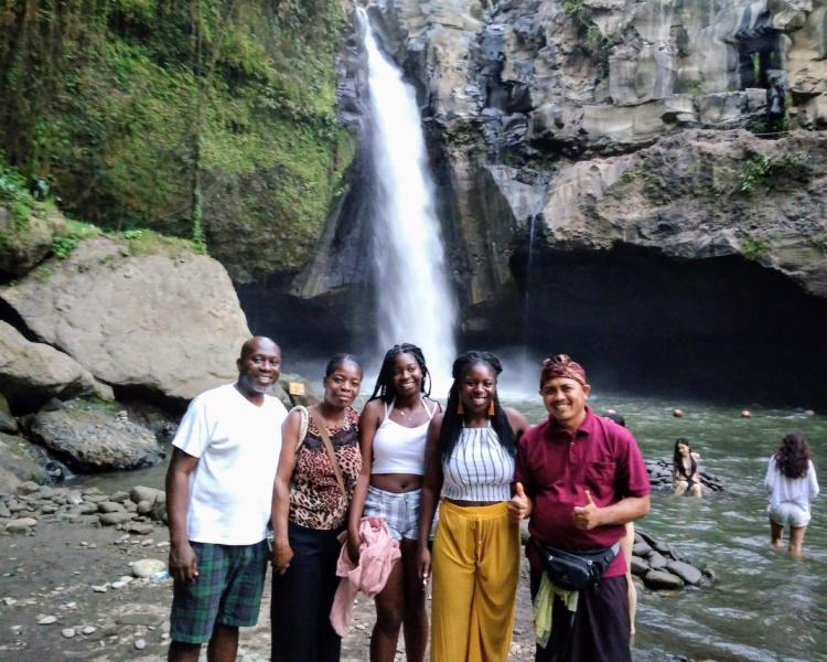 Ubud Taxi to Tegenungan Waterfall (Private Trip)