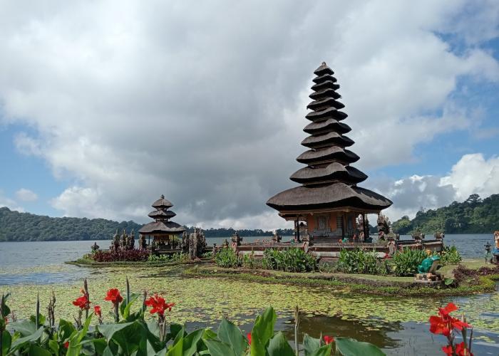 ulun danu bratan temple