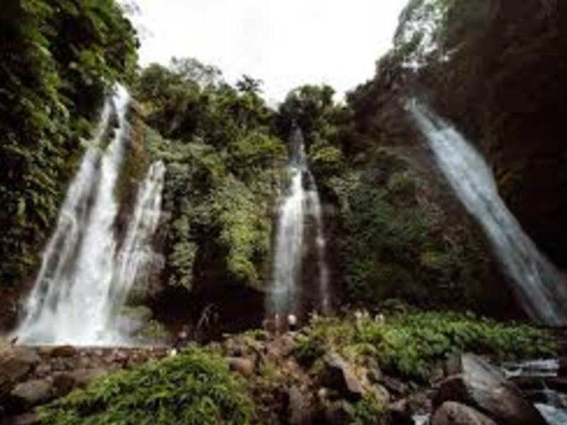 fiji waterfall1