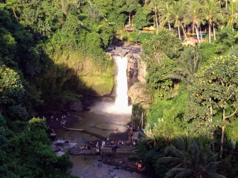 tegenungan waterfall (3)