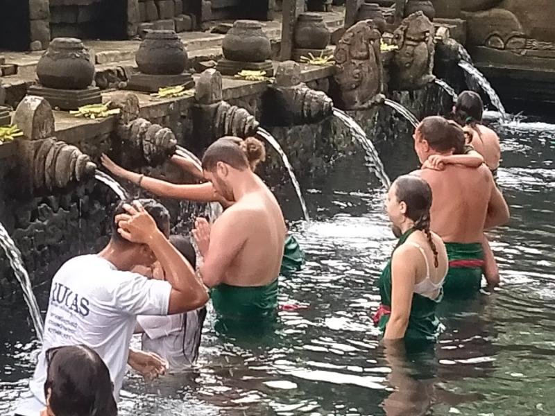 tirta empul bathing ritual